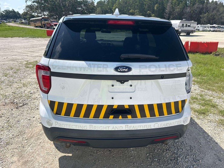 2017-ford-explorer-image-21