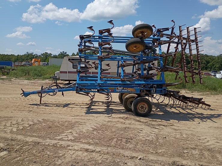 #18871-•-case-ih-tiger-mate-ii-cultivator-image-2