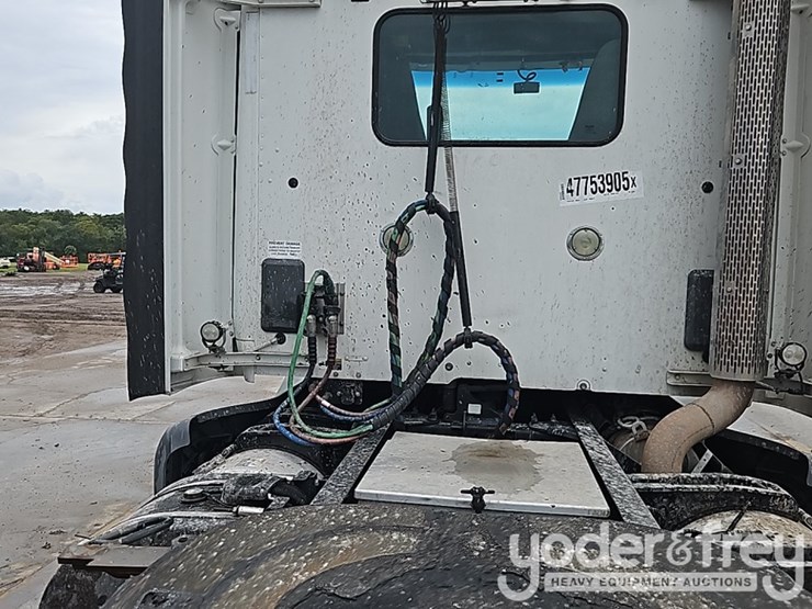 2015-peterbilt-579-image-19