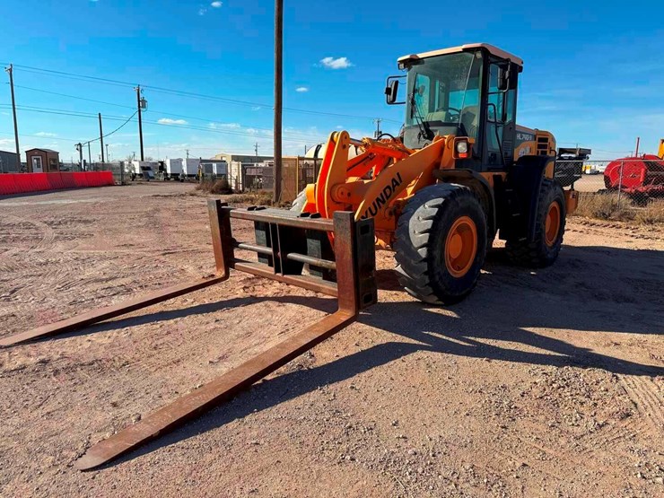 hyundai-740-9-image-1