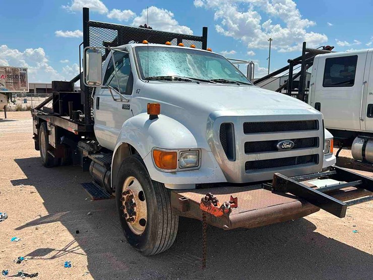 2011-ford-f650-image-2