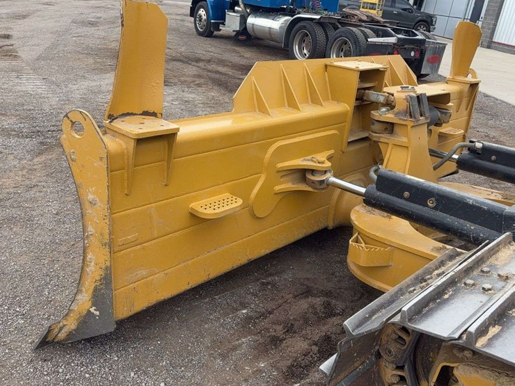 2013-cat-dgn-lgp-dozer-image-30