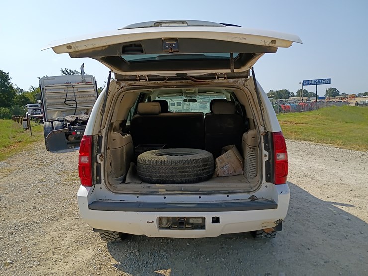 2010-chevrolet-tahoe-image-51