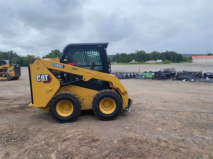 2023-caterpillar-236d3-image-3
