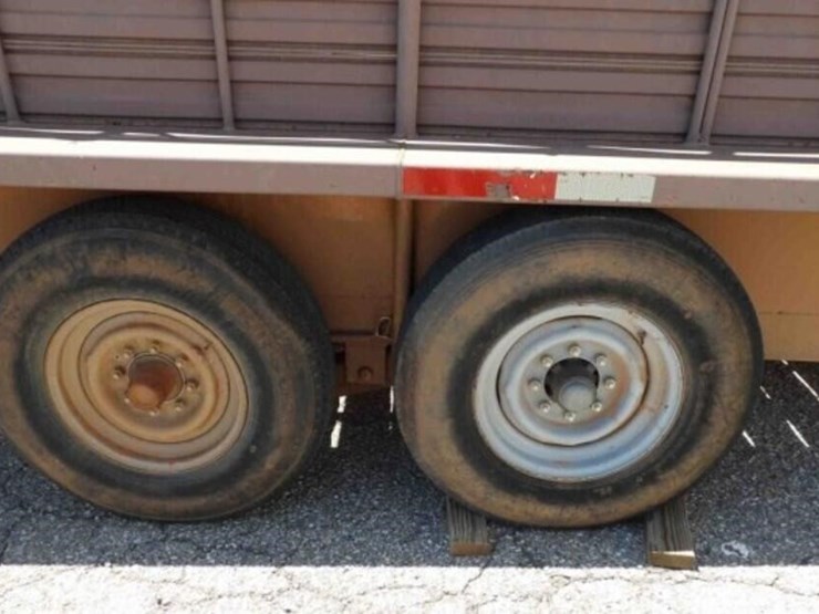 24'-gooseneck-livestock-trailer-image-14