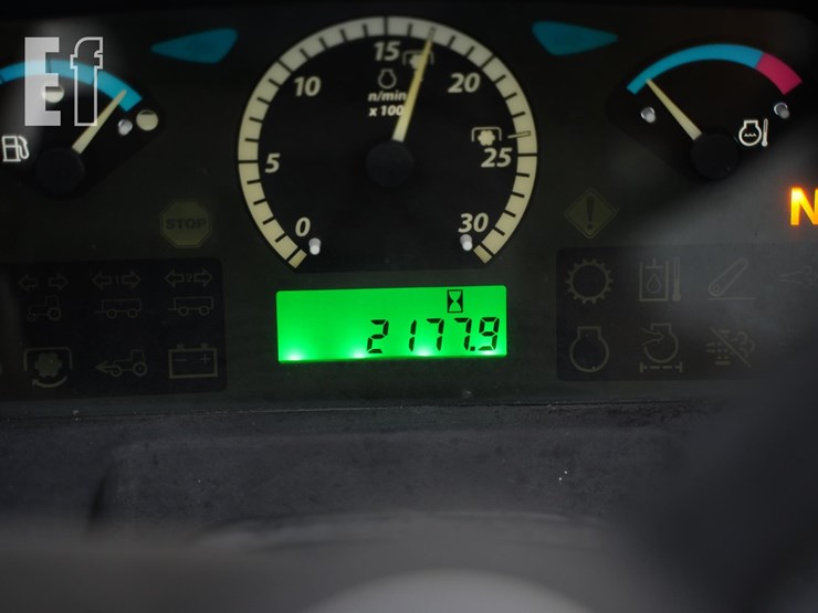 2013-john-deere-5100e-image-40