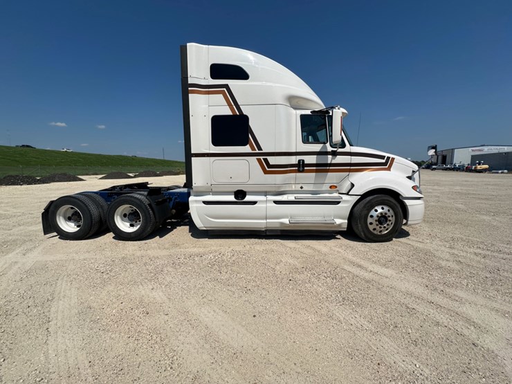 2017-international-prostar-image-4