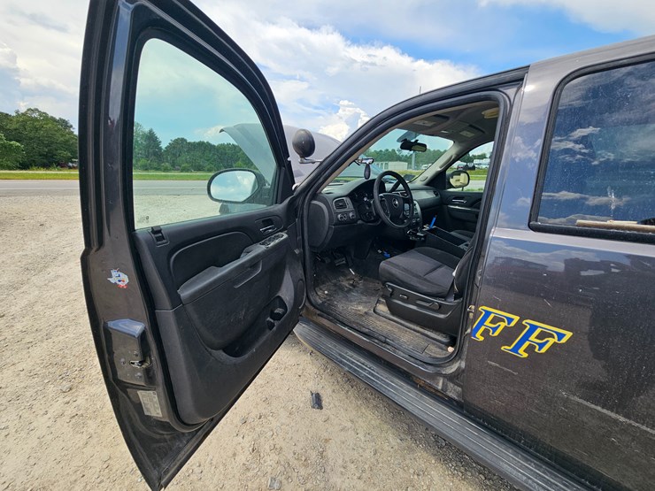2010-chevrolet-tahoe-image-30