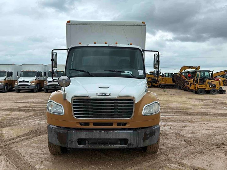 2011-freightliner-m2-image-4
