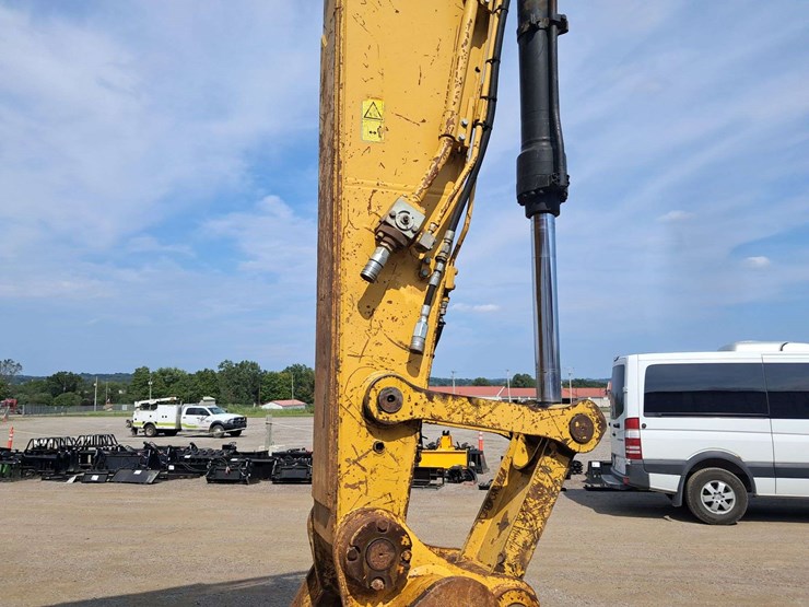 2011-caterpillar-320dl-image-16