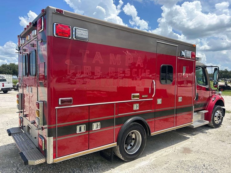 2009-freightliner-m2-106-medtec-ambulance-image-3