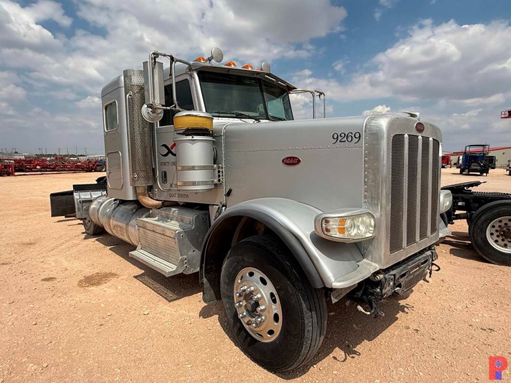 2013-peterbilt-388-image-2