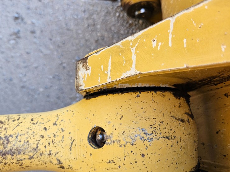 2014-caterpillar-953d-image-112