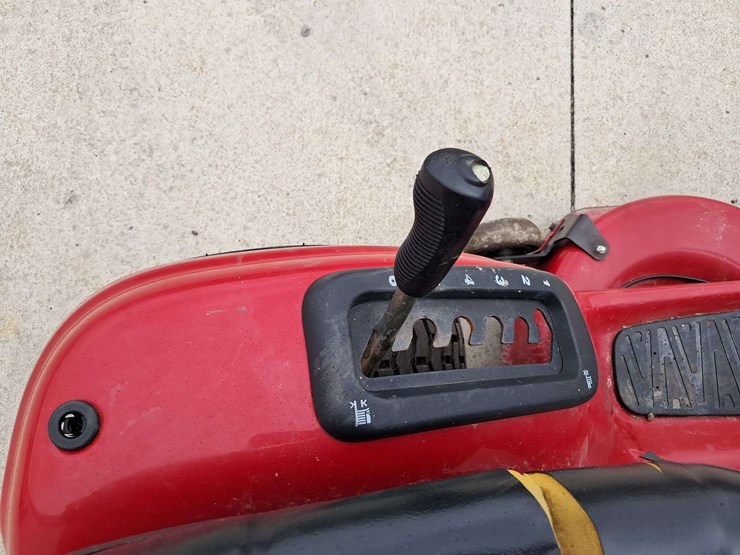 2011-craftsman-yt3000-riding-mower-image-7