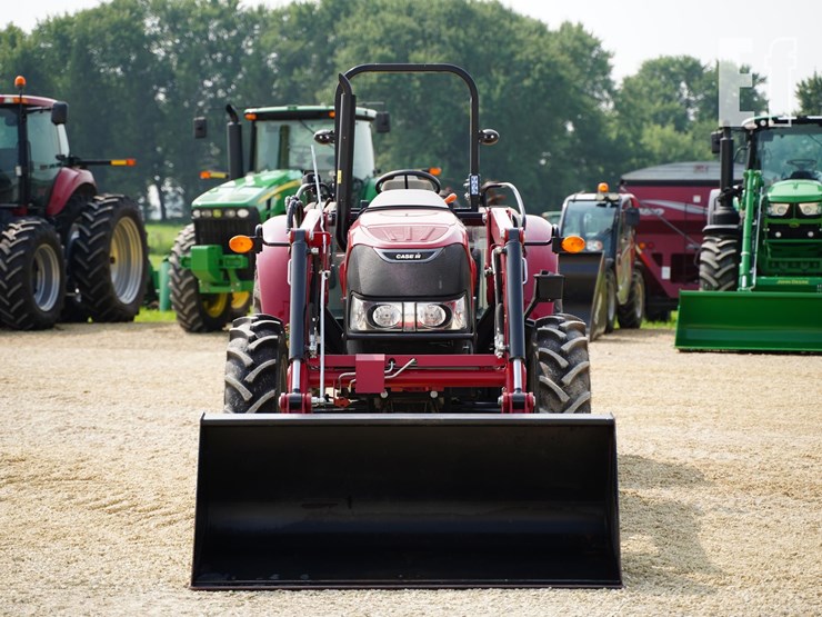 2022-case-ih-farmall-75a-image-2