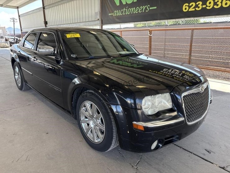 2009-chrysler-300-c-sdn-image-2