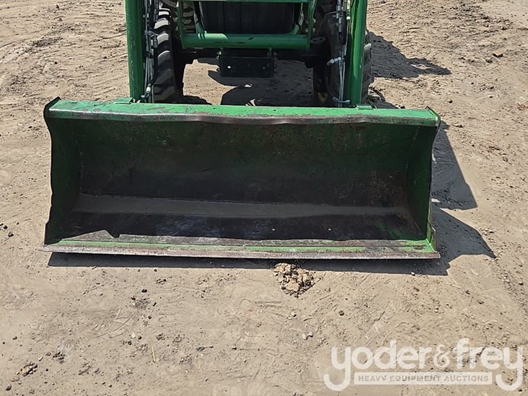 2009-john-deere-3038e-image-11