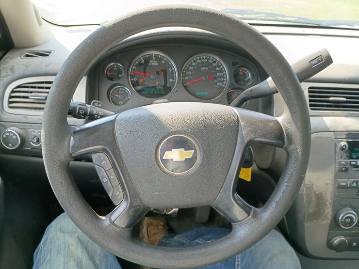 2010-chevrolet-tahoe-image-38