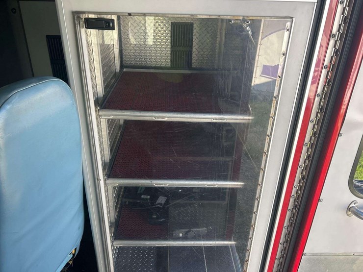 2009-freightliner-m2-106-medtec-ambulance-image-32