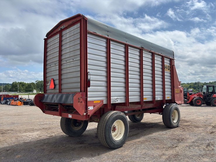 h&s-hd-twin-auger-18'-forage-wagon-image-3