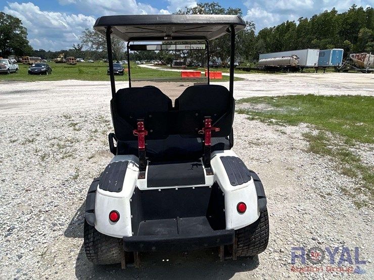ez-go-textron-electric-golf-cart-image-13