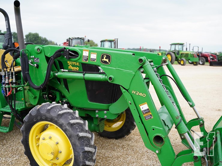 2015-john-deere-5075e-image-18
