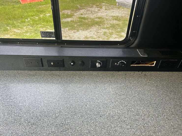 2001-blue-bird-commercial-portable-office-bus-image-15