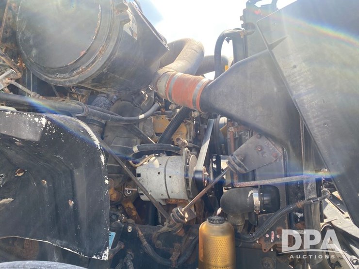 2003-ihc-8100-dry-tender-truck-(pz13790,-unit-25275)-image-7