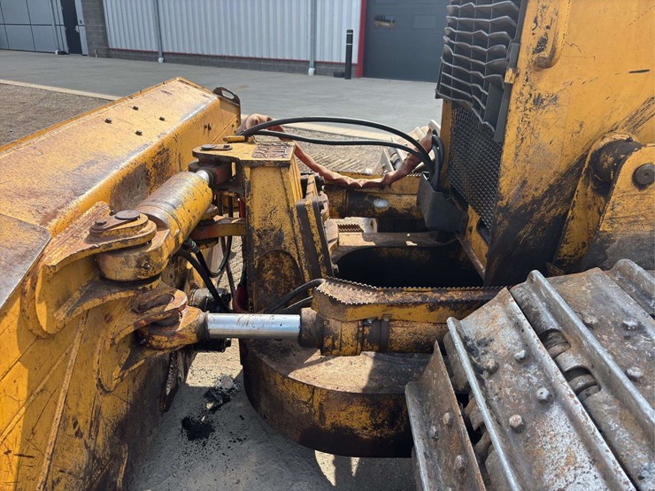2005-deere-750j-image-5