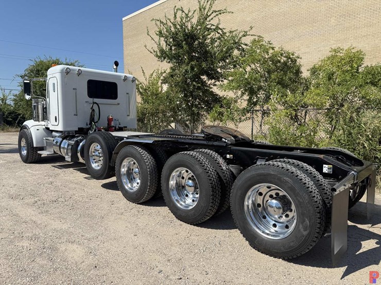 2016-peterbilt-367-image-4
