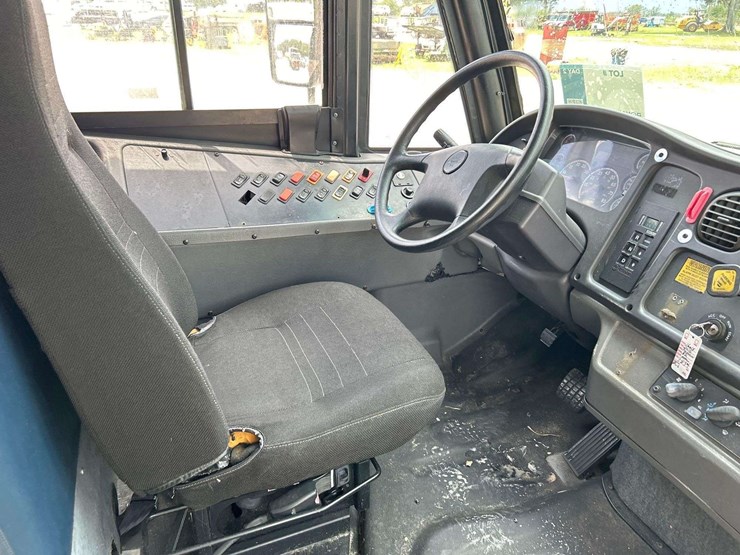 2008-freightliner-b2-image-11