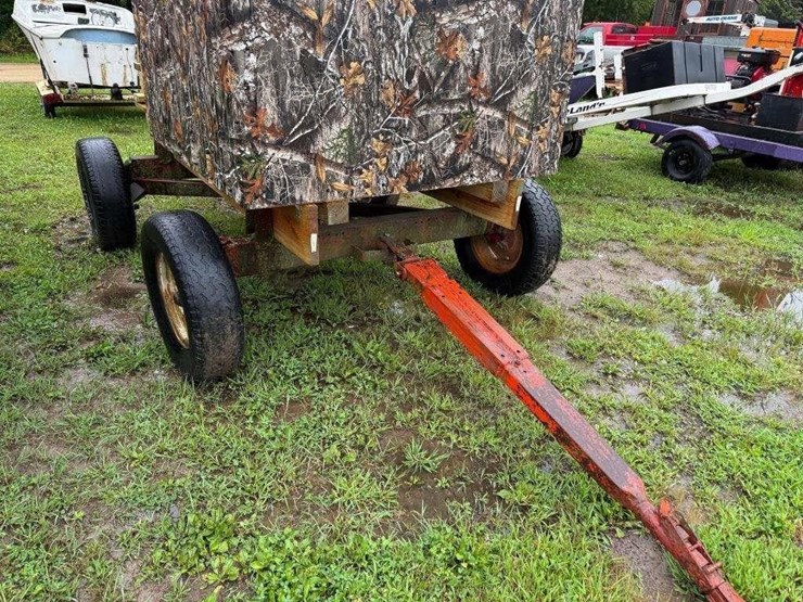 5'x5'-tin-deer-stand-on-wagon-image-4