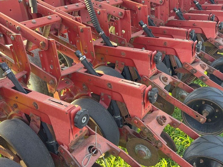 case-5400-drill,-20ft,-soybean-special,-yetter-no-till,-with-markers-image-11