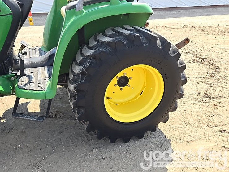 2009-john-deere-3038e-image-16