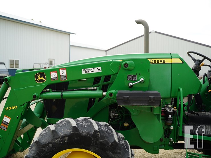 2013-john-deere-5100e-image-11