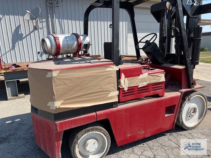 cat-15000#-model-150d5-propane-forklift.-forks:-5'-long-by-6"-wide-by-2-1/2"-thick.-lifting-height-image-6