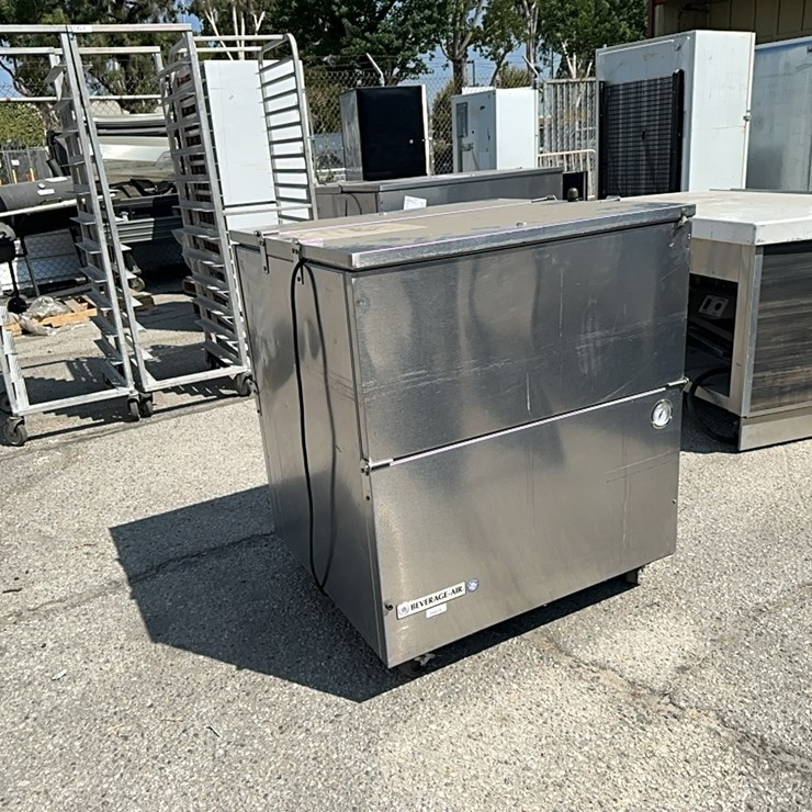 LOT#- - BEVERAGE AIR REFRIGERATOR