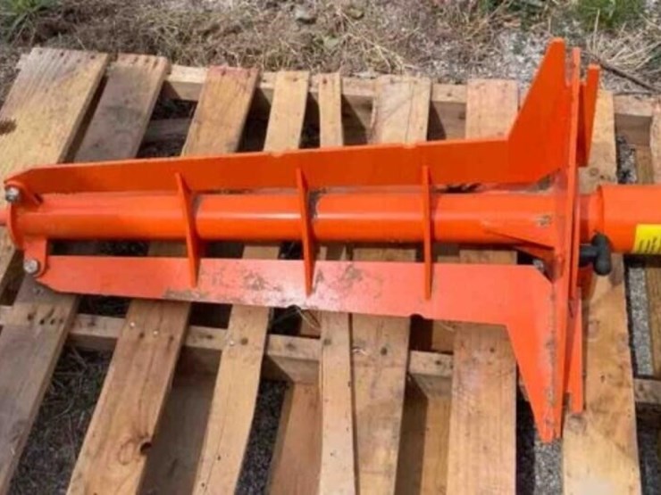 new-wire-dawg-barb-wire-fence-roller.-image-1