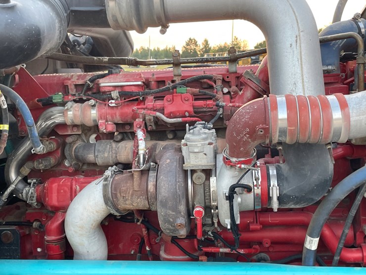 2022-peterbilt-389-image-9