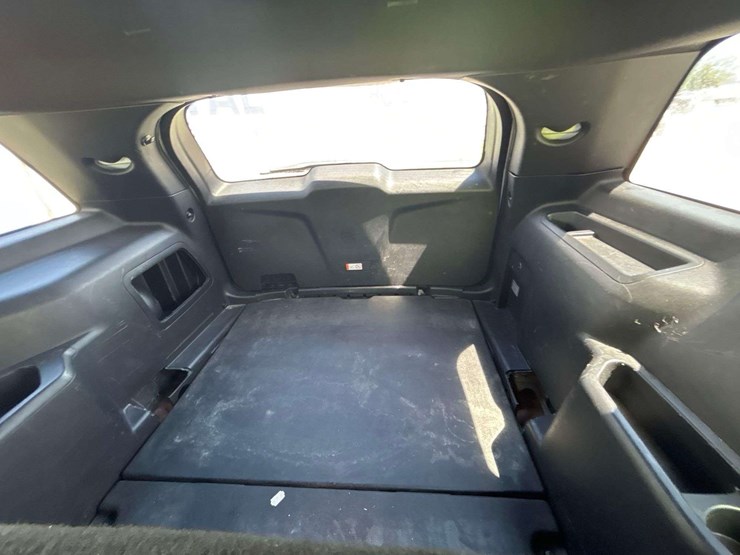 2016-ford-explorer-image-23