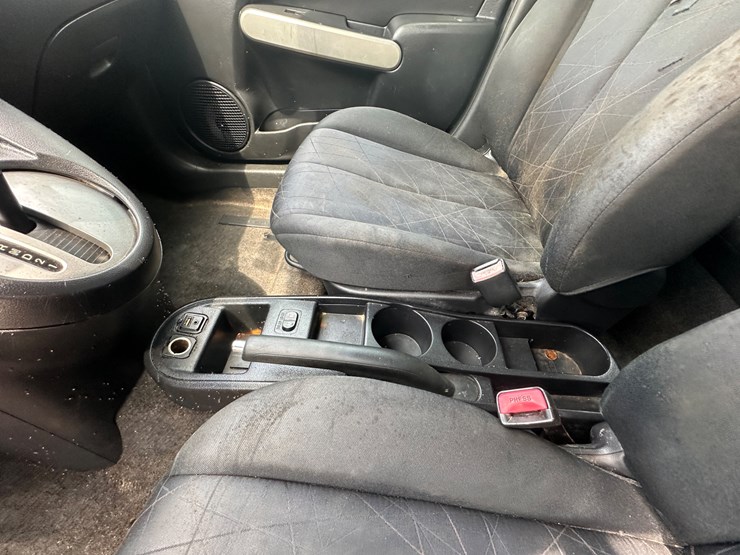 #22813-•-2012-mazda-2-image-35