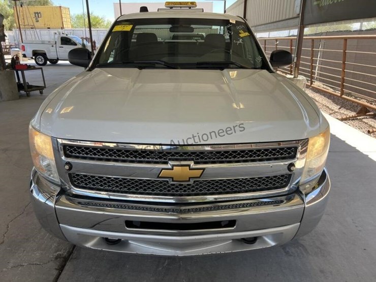 2013-chevrolet-silverado-1500-image-3
