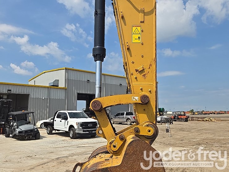 2021-caterpillar-349-image-26