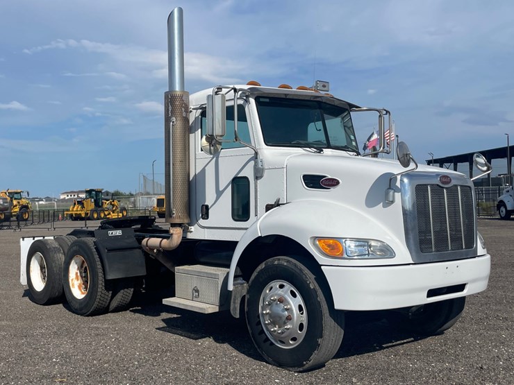 2010-peterbilt-340-image-2