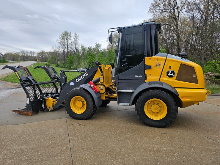#17574-•-2024-deere-324-wheel-loader-image-6