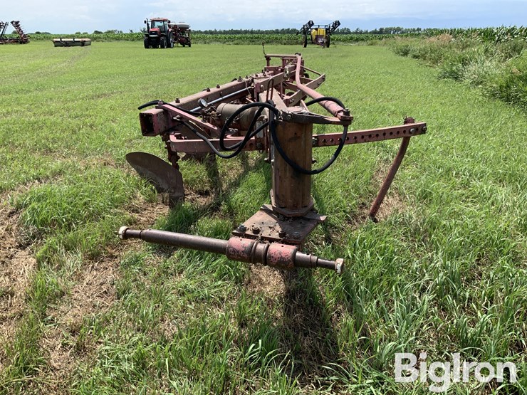 massey-ferguson-880-image-2