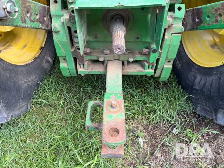 2014-john-deere-6140r-image-35