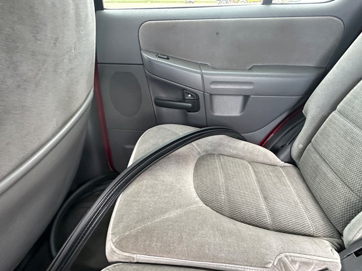 2005-ford-explorer-image-31
