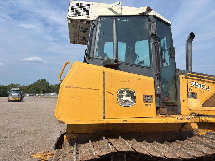 2005-deere-750j-image-20