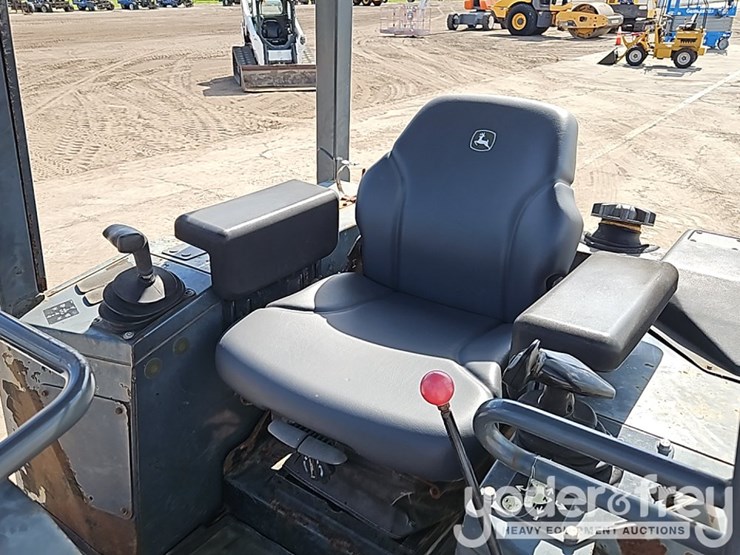2015-deere-450j-image-28